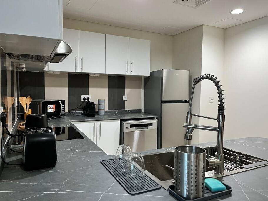 1 Bed Apartment With Sea View, Pool, Gym & Free Parking In Dubai Marina エクステリア 写真